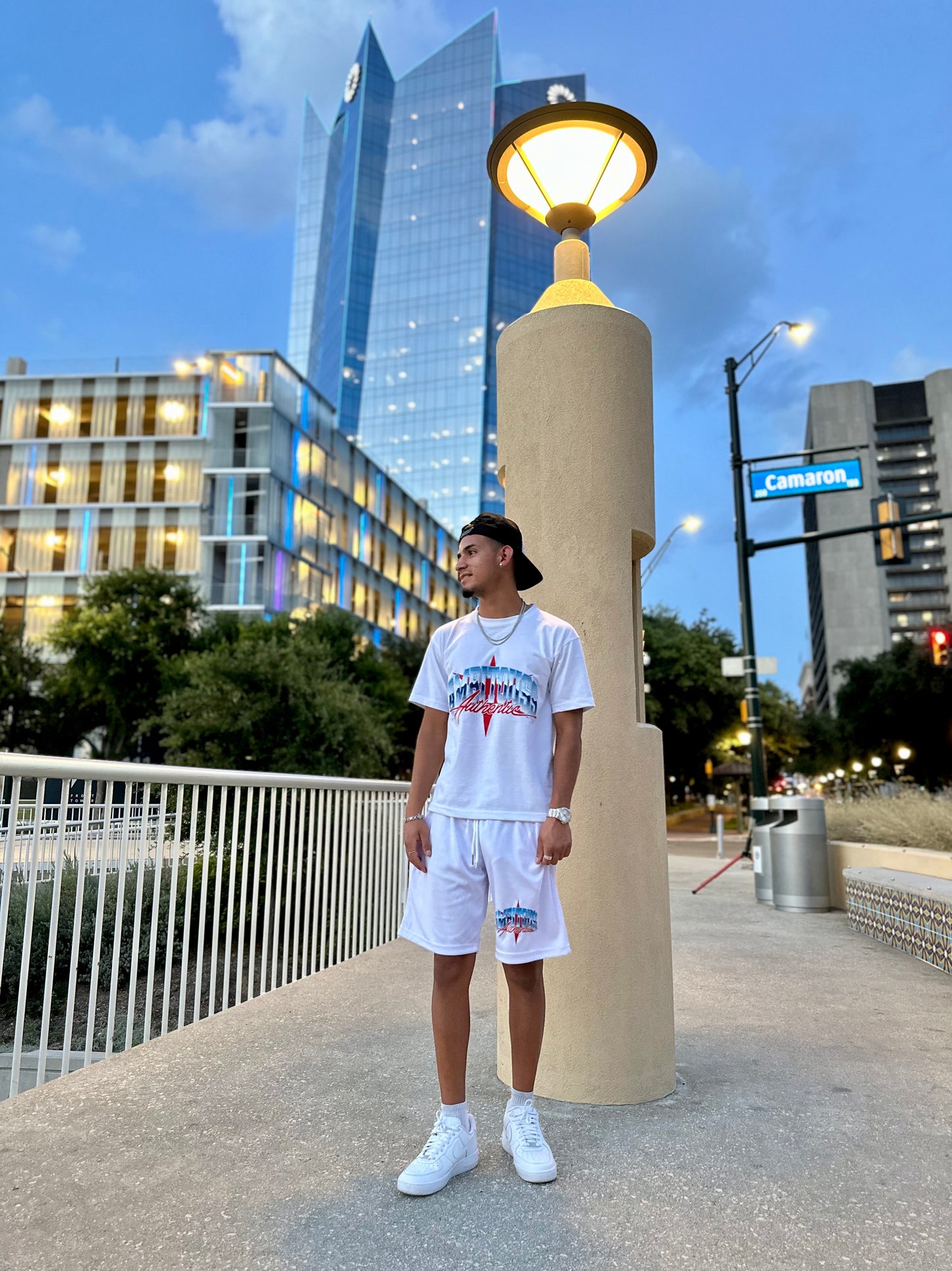 "HUSTLERS ONLY" SHIRT (WHITE)